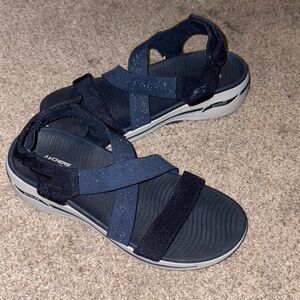 Skechers Women Go Walk Arch fit sandal size 9 NWT